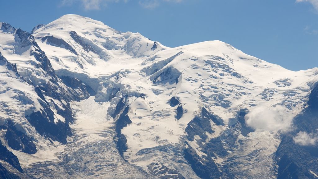 Un hombre borracho escala una montaña de los Alpes al confundirse de regreso al hotel