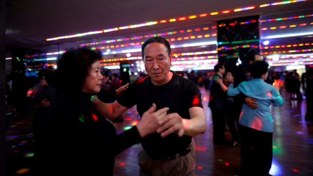 Corea del Sur abre discotecas para mayores solos