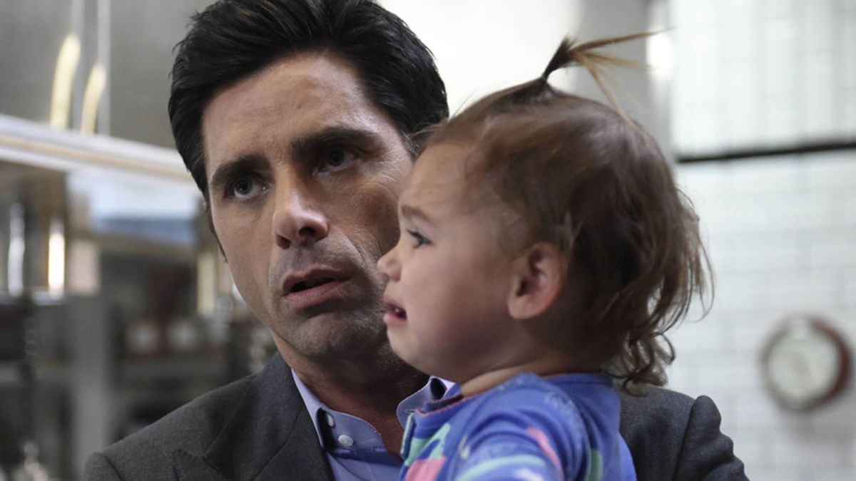 John Stamos presenta a su hijo Billy tras convertirse en 'padre no forzoso': "Se acabó eso de ser 'el tío"