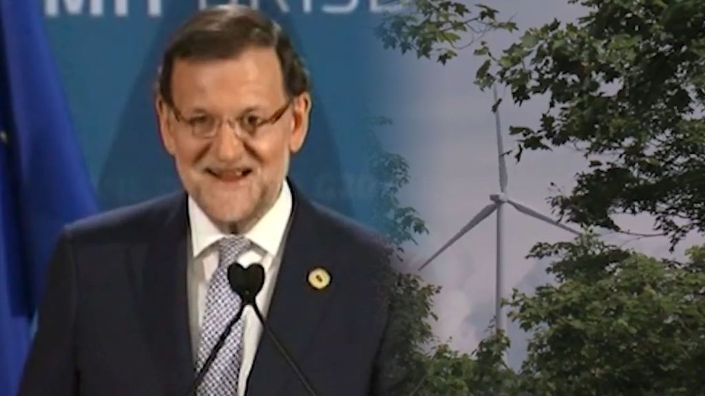 Greenpeace parodia a Rajoy: 'Placa, placa, impuesto al sol', el nuevo hit del verano