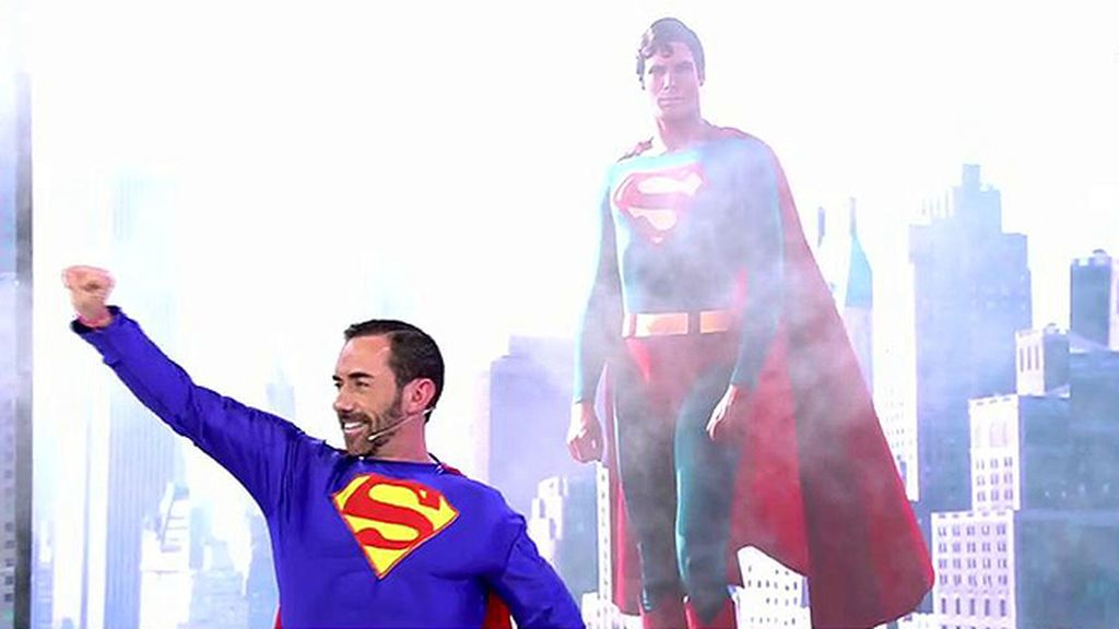 De colaborador de 'Sálvame' a superhéroe: ¡Llega Superman-uel!