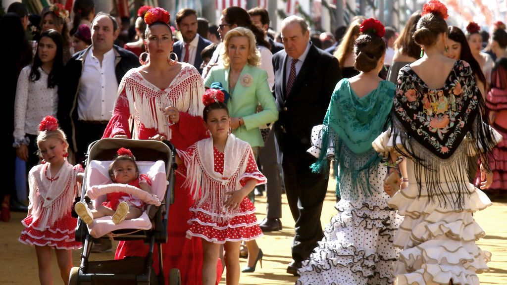 Ir bien vestida de flamenca en la Feria de Abril no es nada fácil