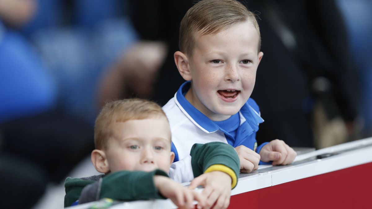 La crítica viral de un padre que denuncia los horarios de LaLiga: “No son horas, que los niños mañana tienen cole” La crítica viral de un padre que denuncia los horarios de LaLiga: “No son horas, que los niños mañana tienen cole”