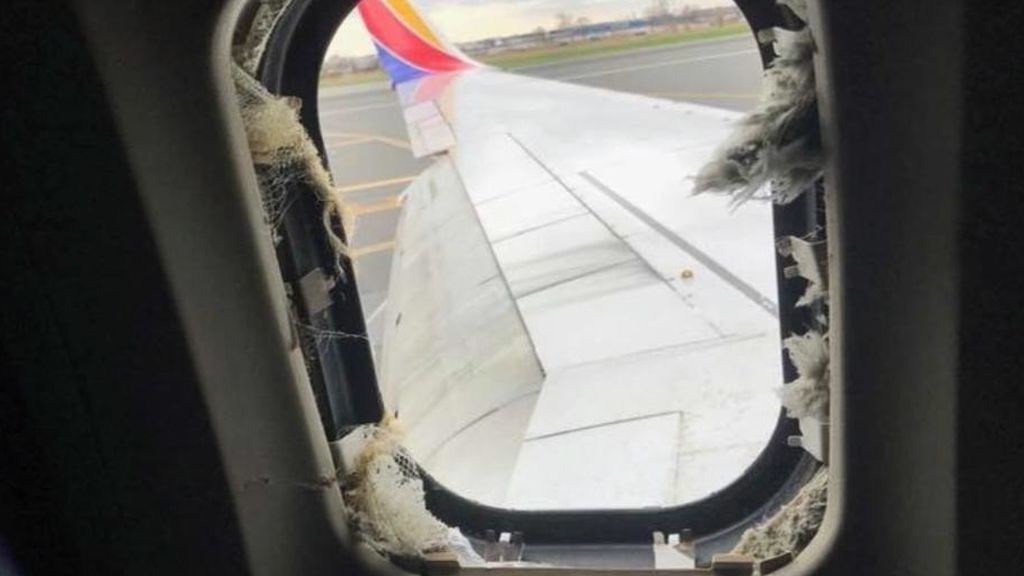 Muere succionada por la ventanilla del avión