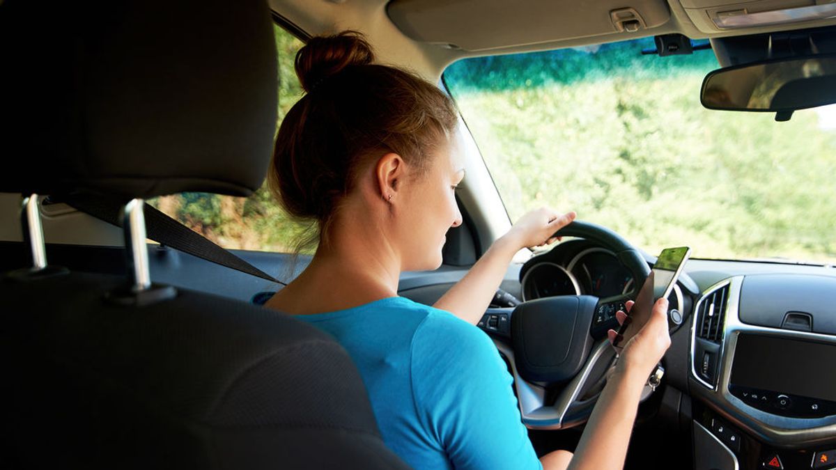 El teléfono móvil, primera causa de accidente en España