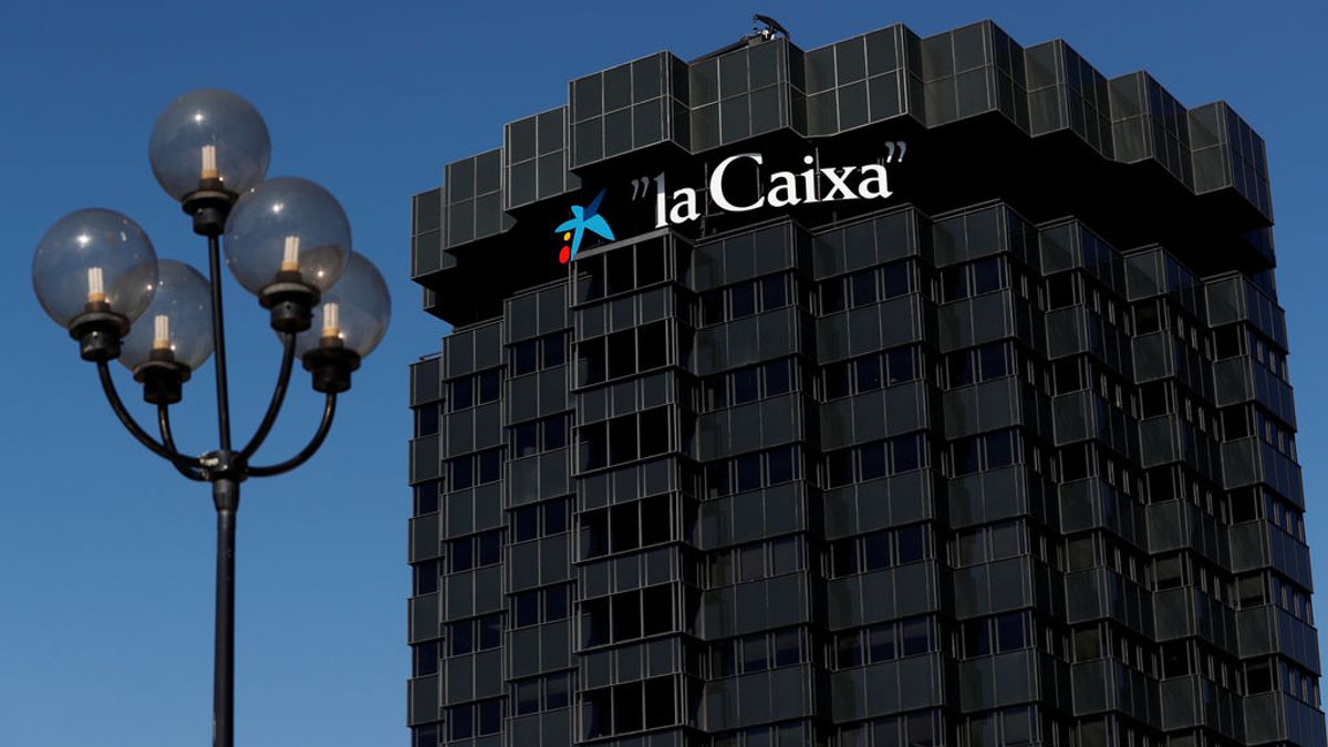 El juez imputa a Caixabank por blanqueo de capitales de la mafia china