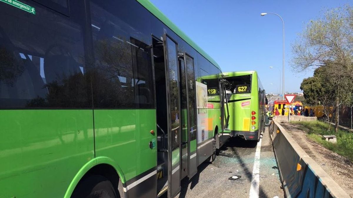 Un choque entre dos autobuses en la A-6 deja 19 heridos, 4 de ellos con ingreso hospitalario