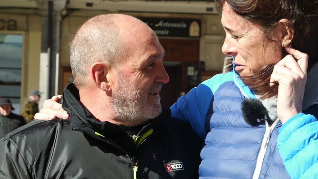 El abrazo más esperado: Juanito Oiarzabal y Edurne Pasaban dejan atrás su personal enfrentamiento