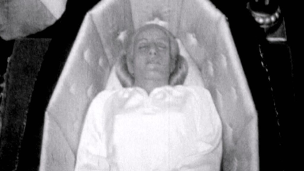 El cuerpo de Eva Perón, violado por las personas encargadas de custodiar su cadáver