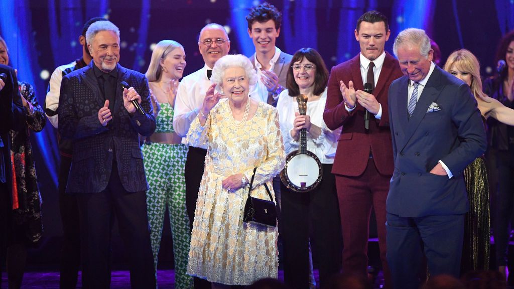 53 artistas tocan en Londres por el 92º cumpleaños de la reina Isabel II