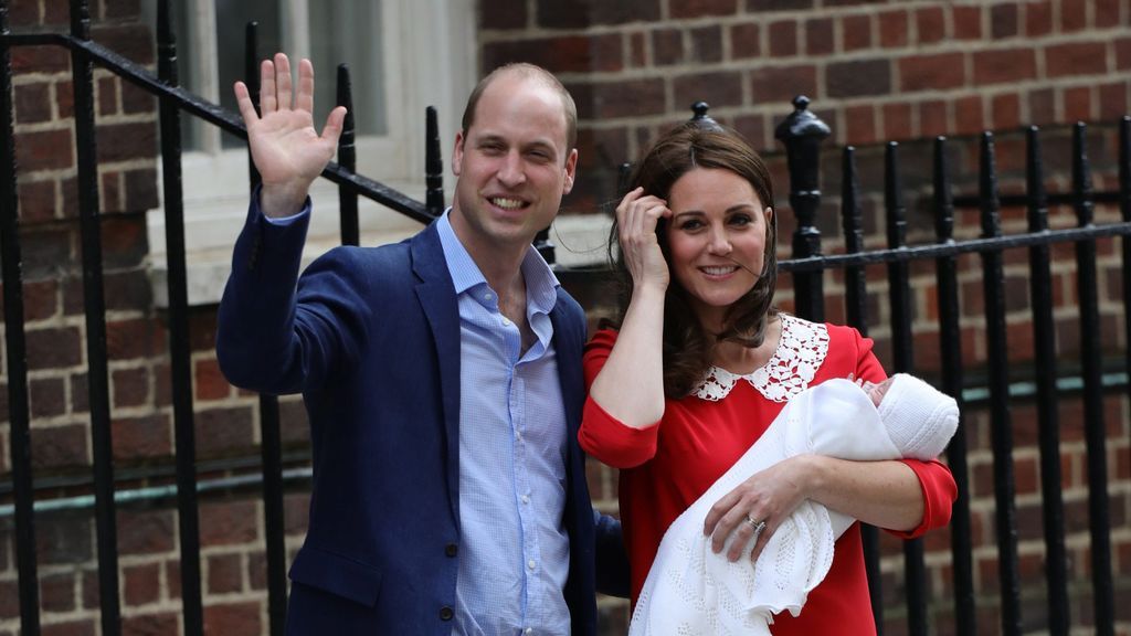 Kate Middleton sale del hospital horas después de dar a luz
