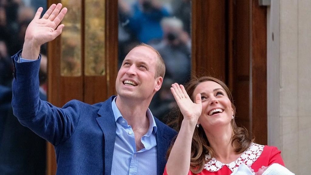 De rojo y recuperada en tiempo récord: las fotos del posado de Kate Middleton con su tercer bebé