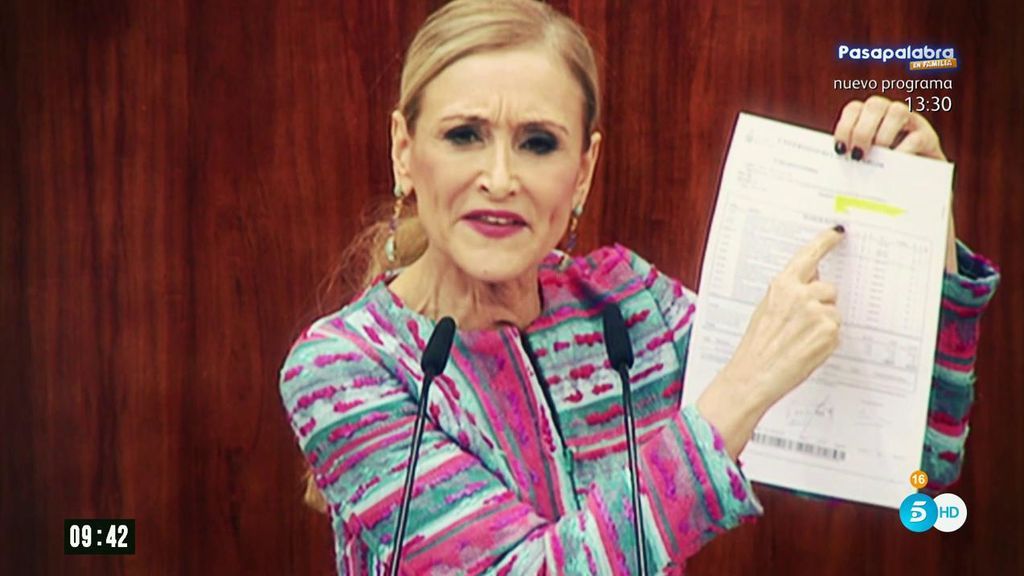 Cristina Cifuentes, un mes acorralada por el máster y la moción de censura