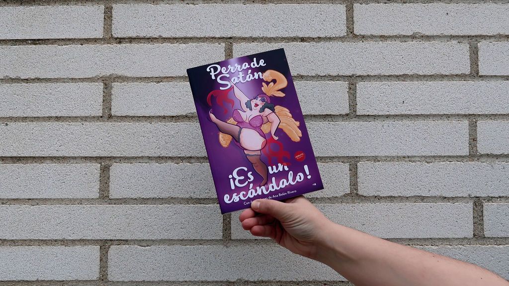 Celebramos el Día del libro con un concursazo: llévate '¡Es un escándalo!', de Perra de Satán