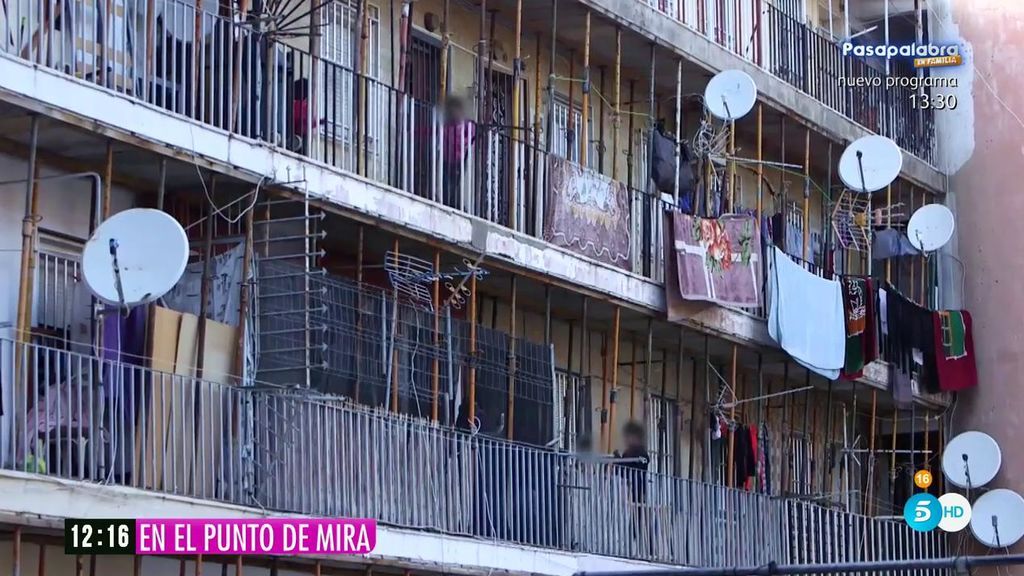 'En el punto de mira': la guerra entre los vecinos de un edificio que se cae y el ayuntamiento de Almería