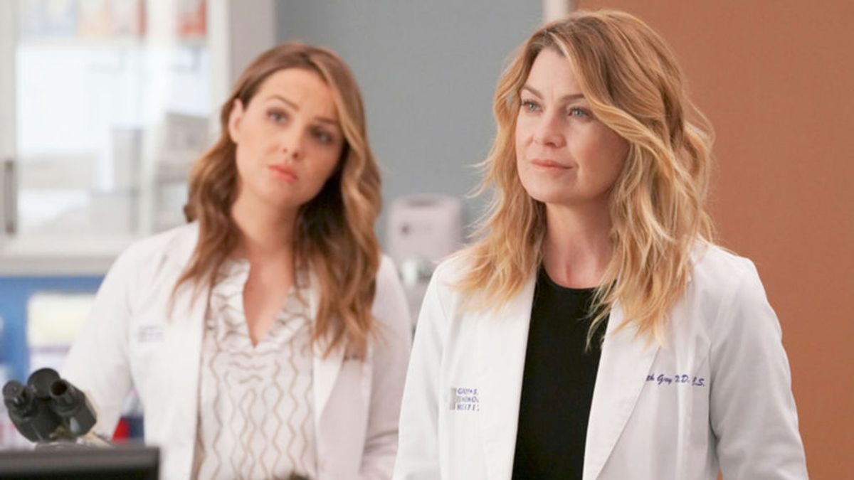 Camilla Luddington (Jo Wilson) y Ellen Pompeo (Meredith Grey), en la 14ª temporada de 'Anatomía de Grey'.