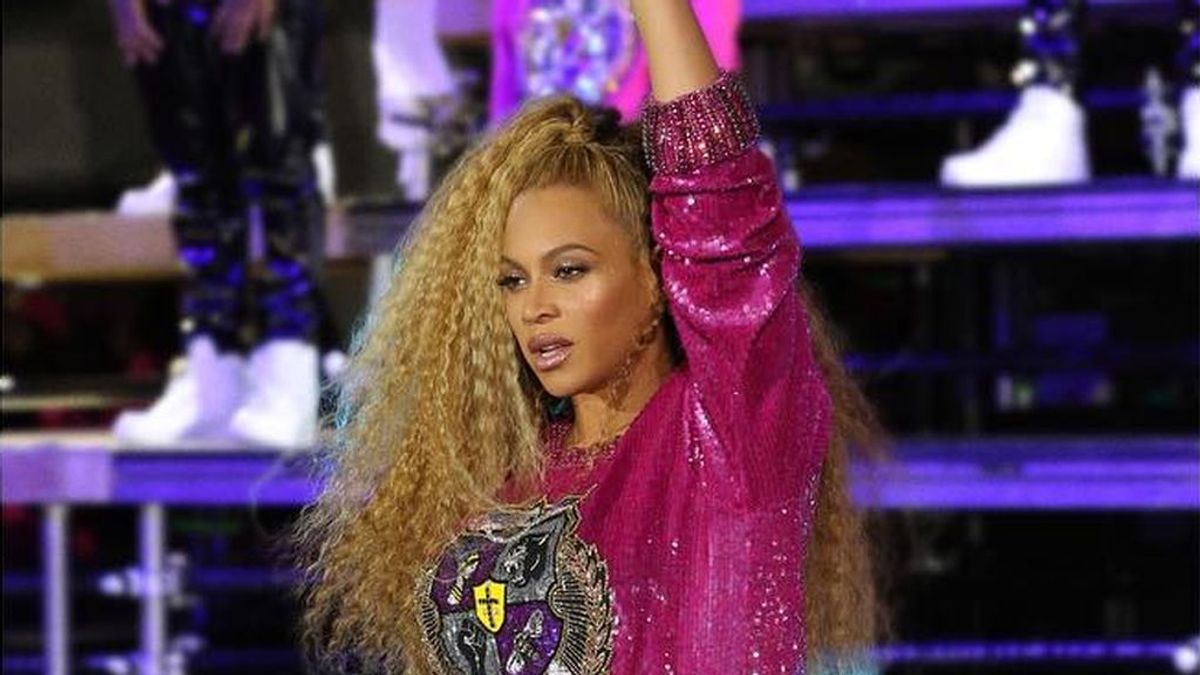 Beyoncé vuelve a petarlo en Coachella y protagoniza una caída, con dignidad, junto a su hermana en medio del escenario