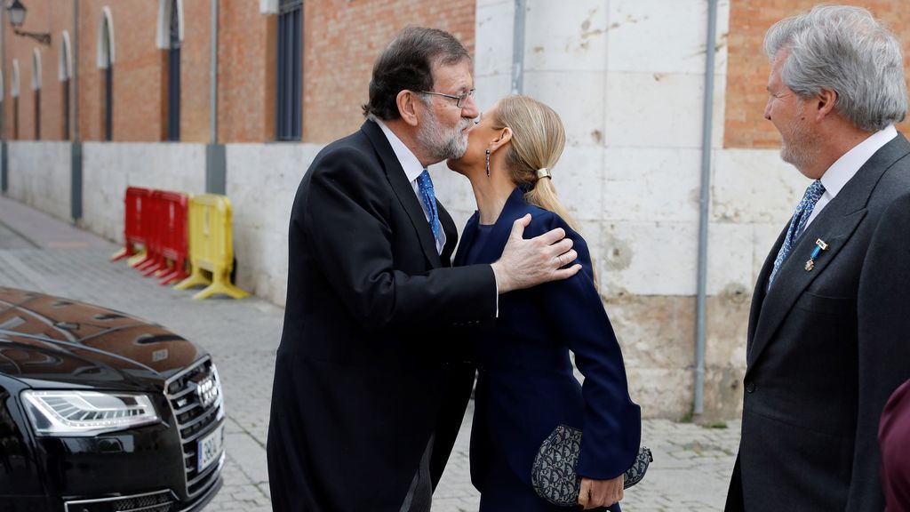 Rajoy y Cifuentes, reencuentro en el Premio Cervantes en plena polémica del máster