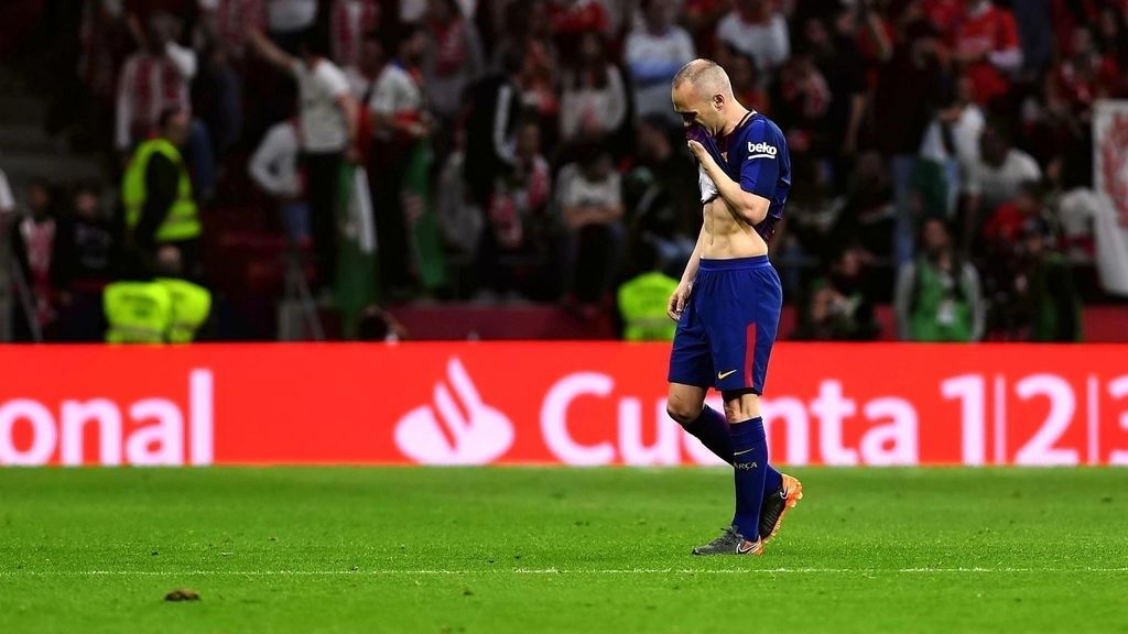 De las lágrimas, a los abrazos más sentidos: Iniesta no pudo contener la emoción en el Metropolitano