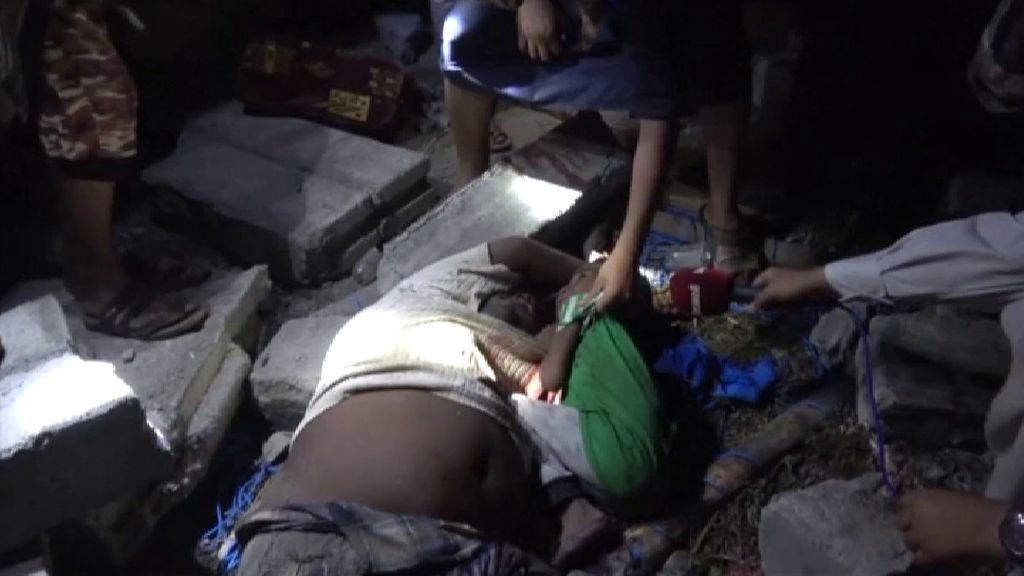 Mueren 90 personas en el bombardeo de una aldea en Yemen donde se celebraba una boda