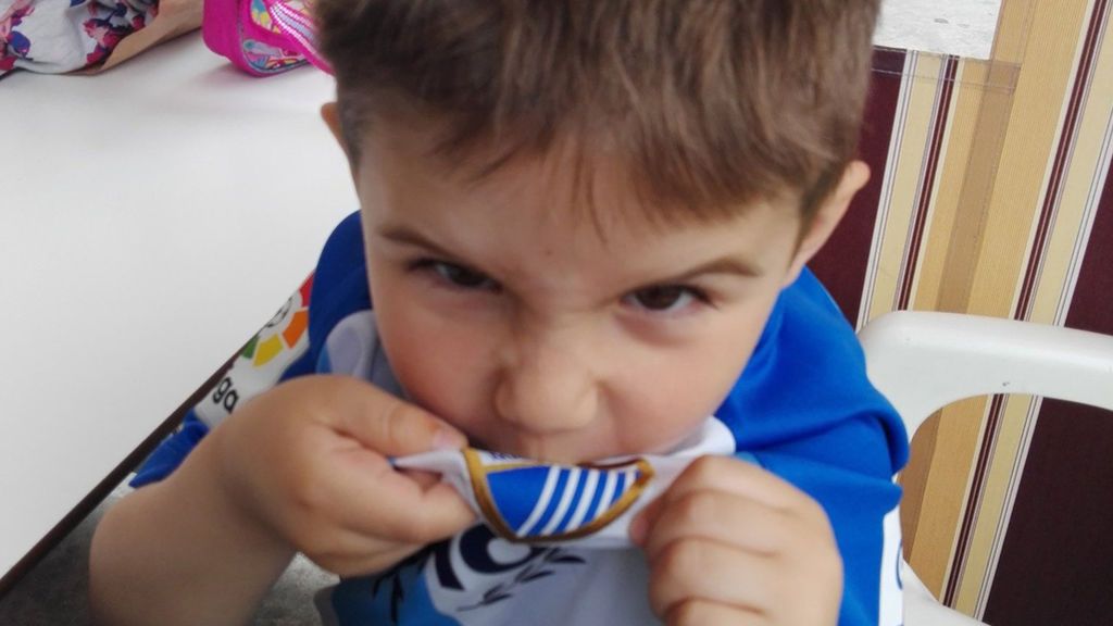 Con cuatro años, pide ir al cole con su camiseta del Málaga tras el descenso y responde a los que se ríen: “¡Volveremos!” Con cuatro años, pide ir al cole con su camiseta del Málaga tras el descenso y responde a los que se ríen: “¡Volveremos!”
