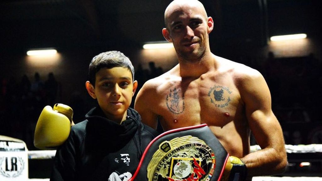 El mensaje de un niño de 13 años con leucemia al campeón de Muay Thai, Carlos Coello: “No te rindas igual que yo nunca me he rendido” El mensaje de un niño de 13 años con leucemia al campeón de Muay Thai, Carlos Coello: “No te rindas igual que yo nunca me he rendido”