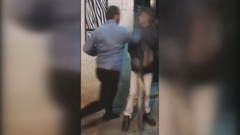 Buscan a un joven en Ourense por propinar un brutal puñetazo a un hombre