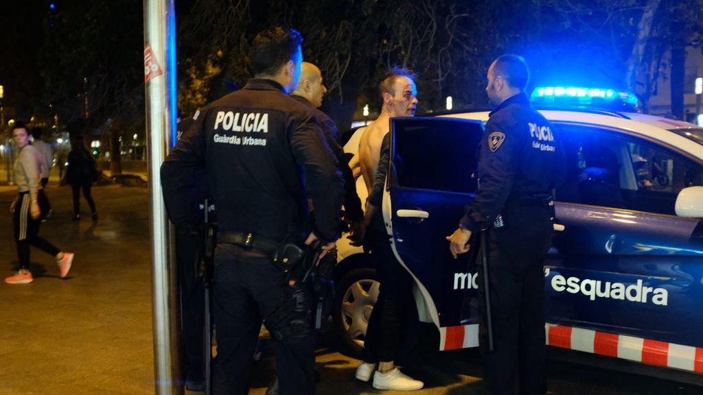 Un hombre intenta abusar de una menor en plena calle en Barcelona