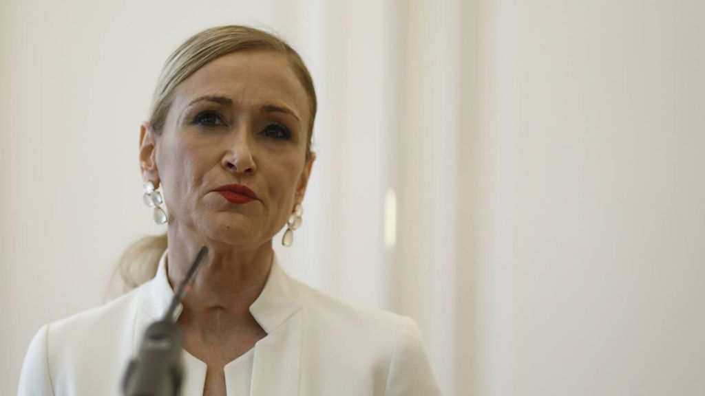 Cifuentes y la difusión de su vídeo robando: ¿Ha sido víctima del 'fuego amigo'?