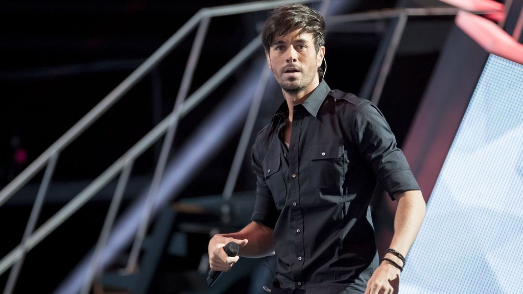 Enrique Iglesias vibra junto a sus mellizos con el partidazo del Liverpool frente a la Roma