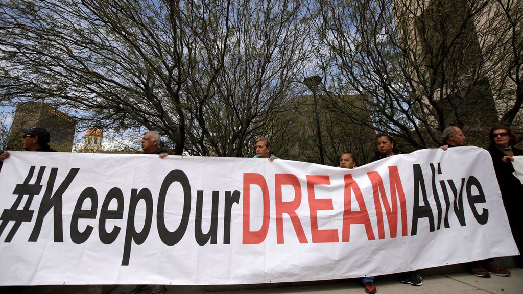 Un juez obliga a Trump a reactivar el programa DACA que obliga a admitir a los 'dreamers'