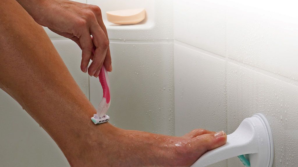 shower-footrest