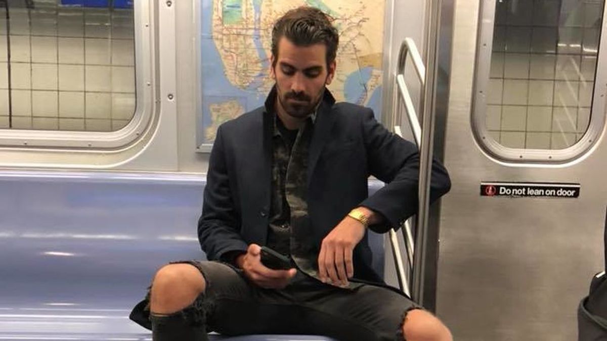 Pillada por hacer una foto a un modelo en el metro
