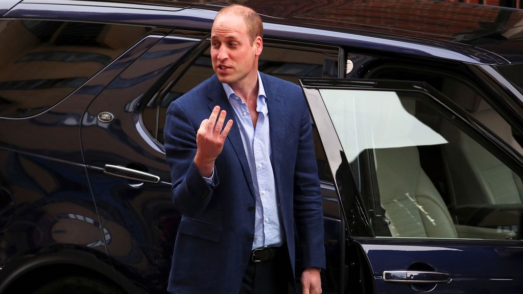 El príncipe William NO hace una peineta