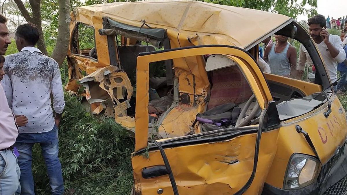 Trece niños muertos por el choque entre un tren y un autobús escolar en India