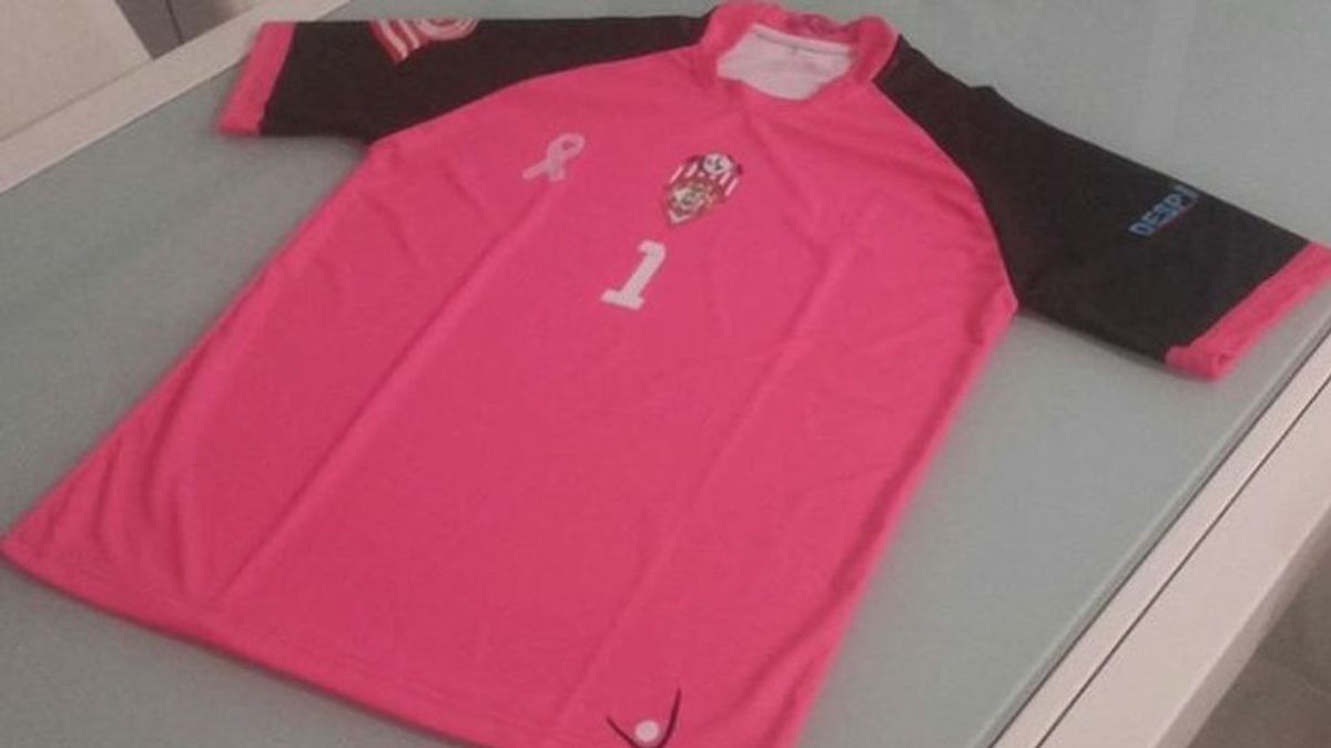 Con 10 años, se metieron con él por jugar de rosa pero aguantó y ahora el equipo rival le pide disculpas Con 10 años, se metieron con él por jugar de rosa pero aguantó y ahora el equipo rival le pide disculpas