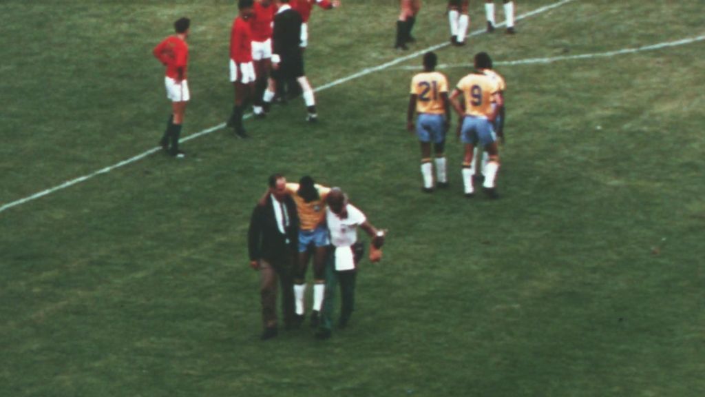 Pelé terminó fuera del Mundial tras un plan urdido por varias selecciones para lesionarle
