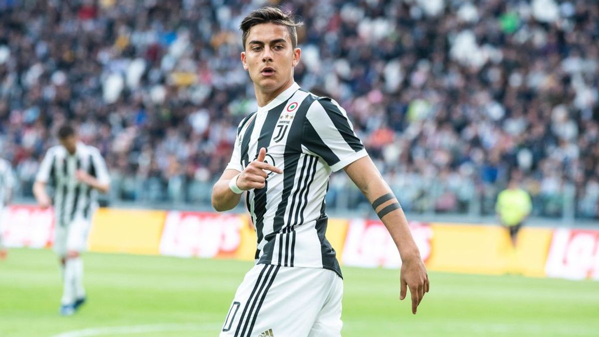 Buffon y Dybala hablan con los ultras en la ciudad deportiva de la Juventus Buffon y Dybala hablan con los ultras en la ciudad deportiva de la Juventus