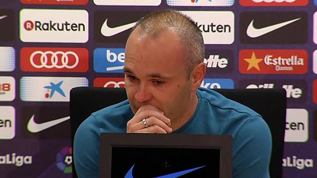 Las lágrimas de Iniesta para agradecer a su mujer e hijos su apoyo: “Me hacéis feliz cada día”