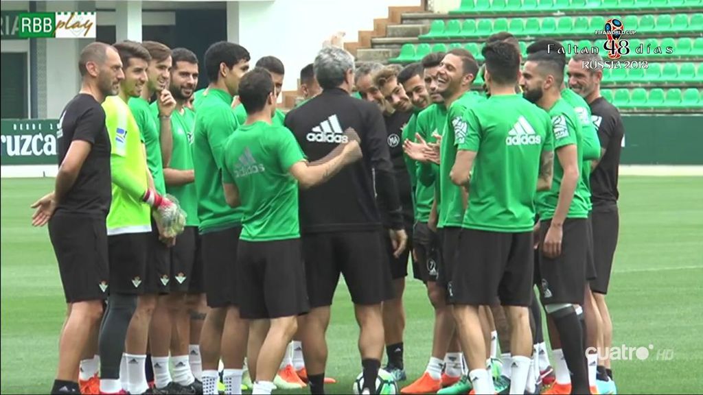Joaquín, a Setién en el pasillo por salir el último a entrenar: “No te creas que no te voy a dar”