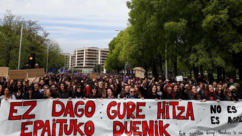 Miles de personas rechazan en Pamplona la sentencia a 'La Manada'