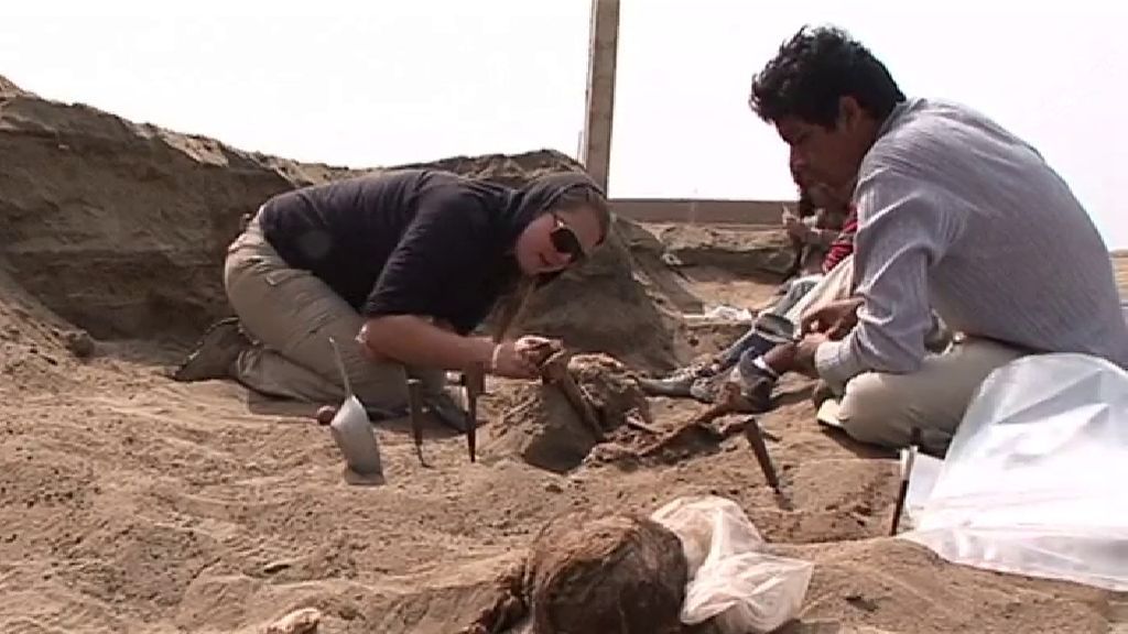 Localizan en Perú la mayor fosa común de niños en el mundo