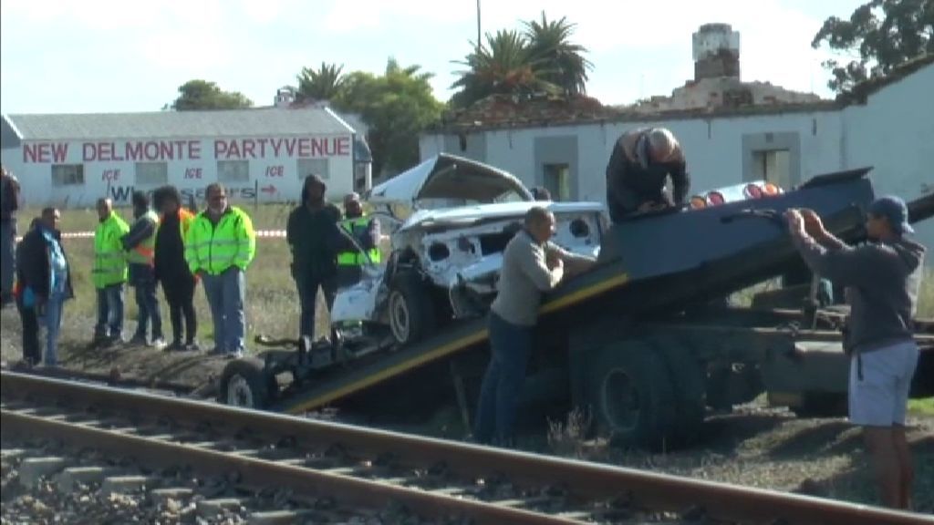 Siete muertos al chocar un tren contra una camioneta en Ciudad del Cabo
