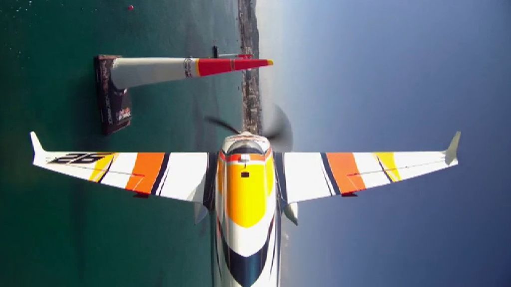 Volamos con Juan Velarde, el único español en la "Fórmula 1 del aire"