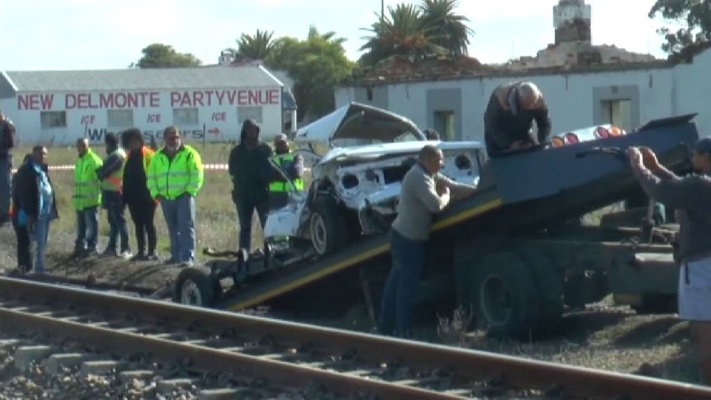 Siete muertos al chocar un tren contra una camioneta en Ciudad del Cabo