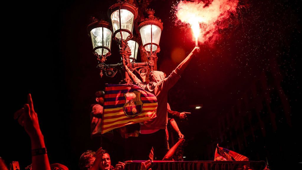 La fiesta culé en Canaletas terminó con mensajes al Real Madrid