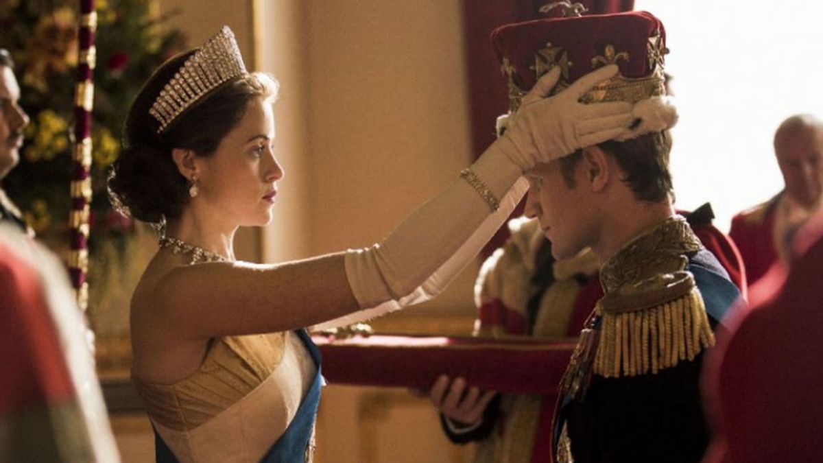 Netflix compensa con 225.000 euros a Claire Foy, protagonista de 'Crown' por pagarle menos que a Matt Smith