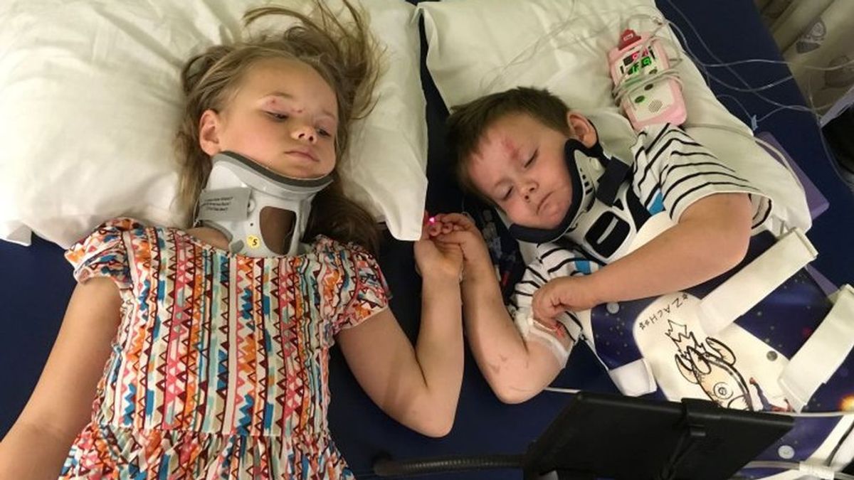 Dos hermanos se reencuentran en el hospital tras sufrir un accidente que les deja huérfanos