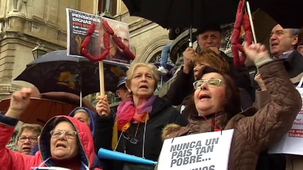 Los pensionistas rechazan el acuerdo del Gobierno con el PNV y vuelven a las calles