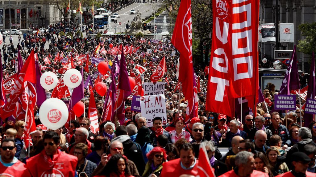 1º de mayo:  Miles de personas marchan por mejores sueldos y pensiones dignas
